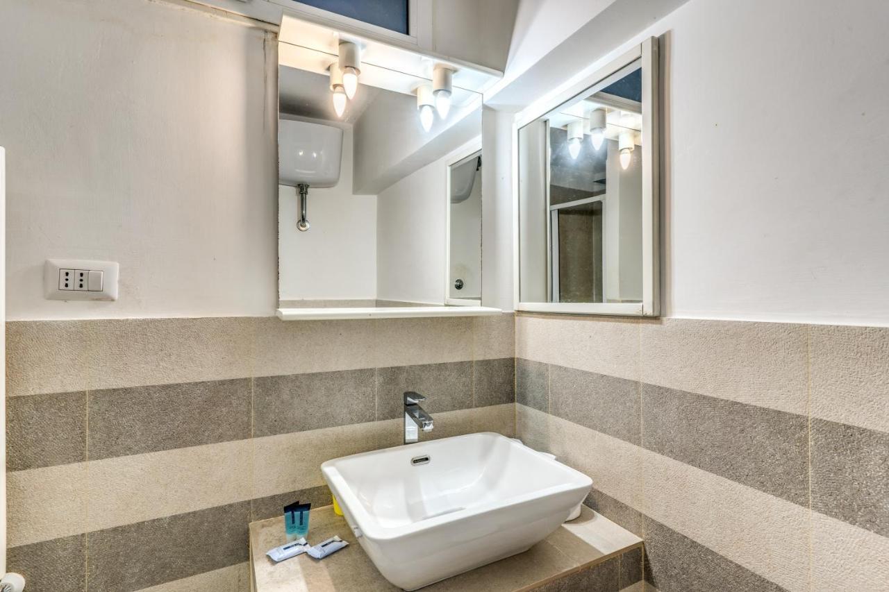 Lovely Spacious Apartment Near The Colosseum Rom Exterior foto